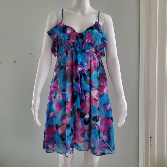 Fun ruffled dress - Picture 1 of 3